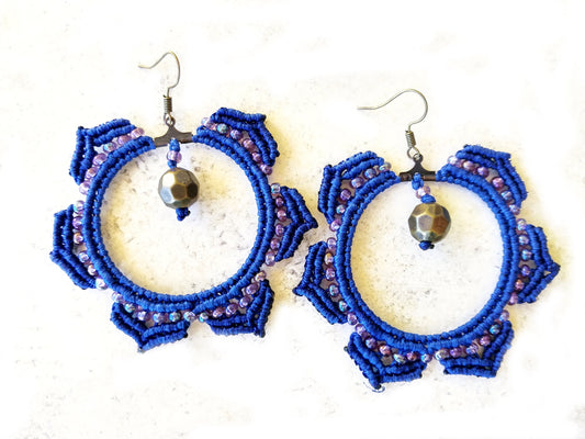 Makrame Ohrringe Tribal Creolen mit Perlen Blau Boho Schmuck