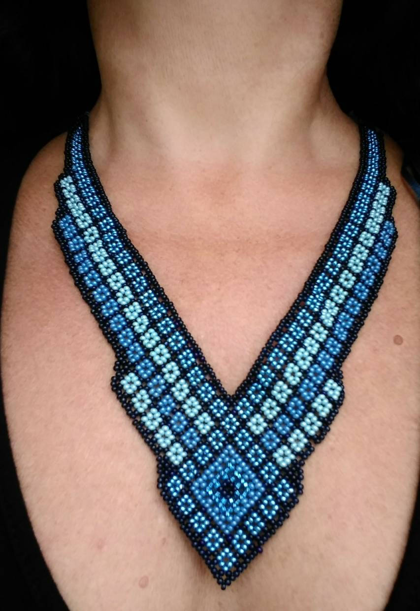 V-Halskette Huichol Halsschmuck Tribal Ethno Boho Perlenkette Blau