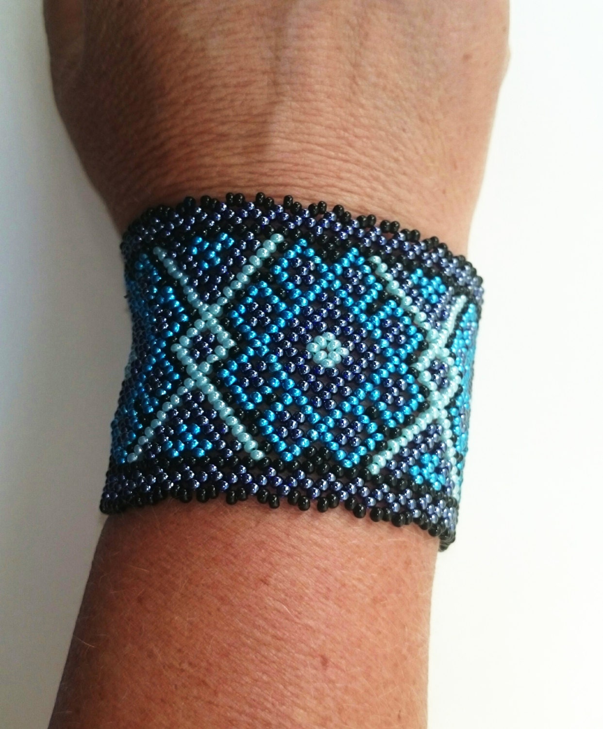 Perlenarmband Huichol blau Mexikanisch heilige Geometrie Bracelet Ethno Boho für Mann und Frau