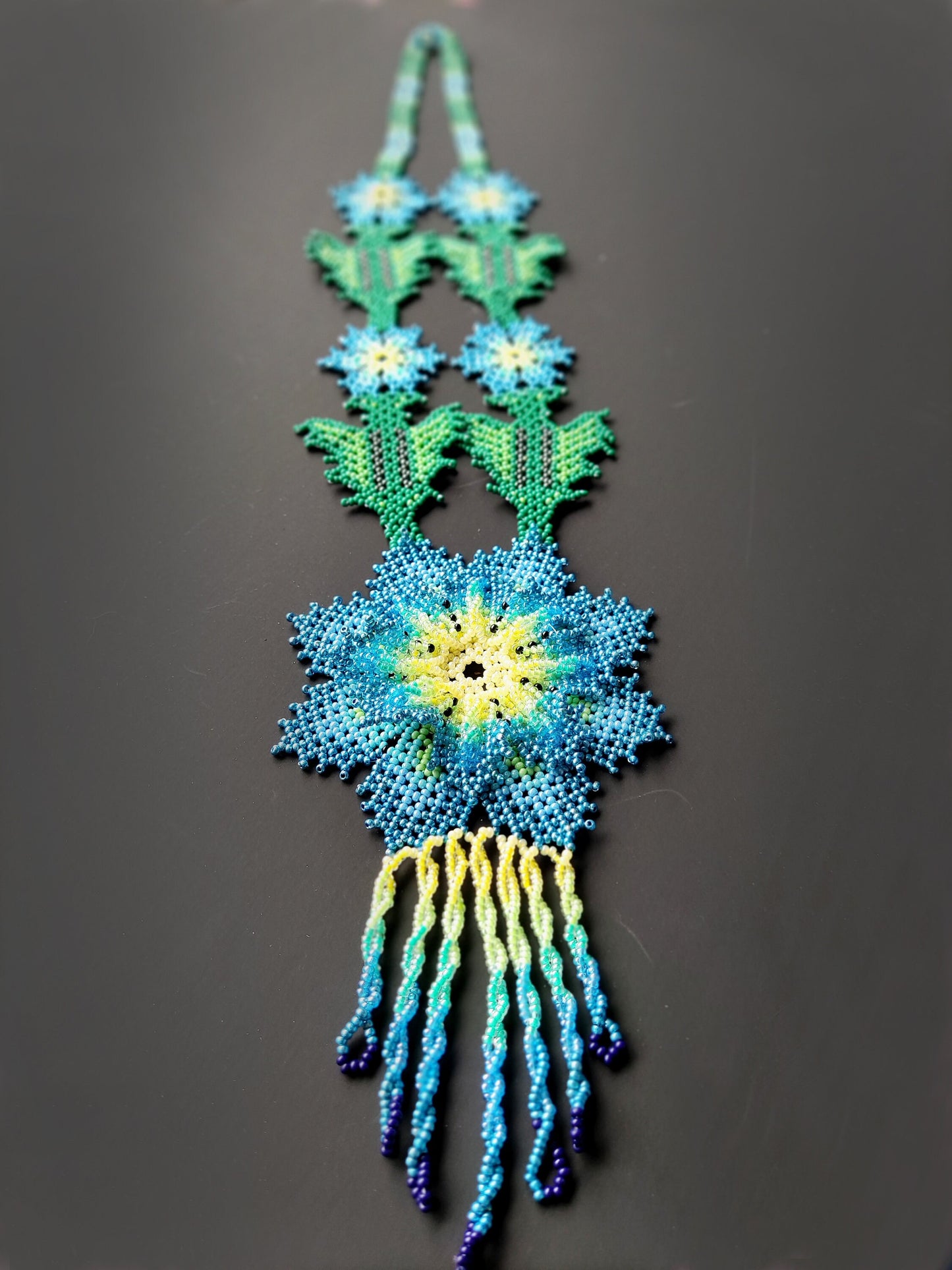 Halskette Perlenkette  mit blauen Blumen Huichol Ethno Mexikanisch Indianisch mit Fransen