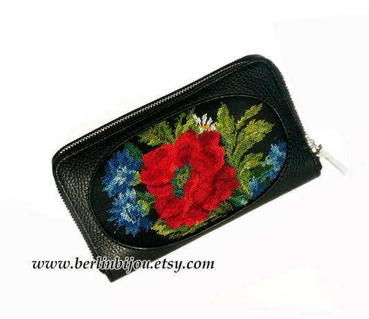 Clutch Handtasche Portmonee Leader mit Handstickerei Wildblumen