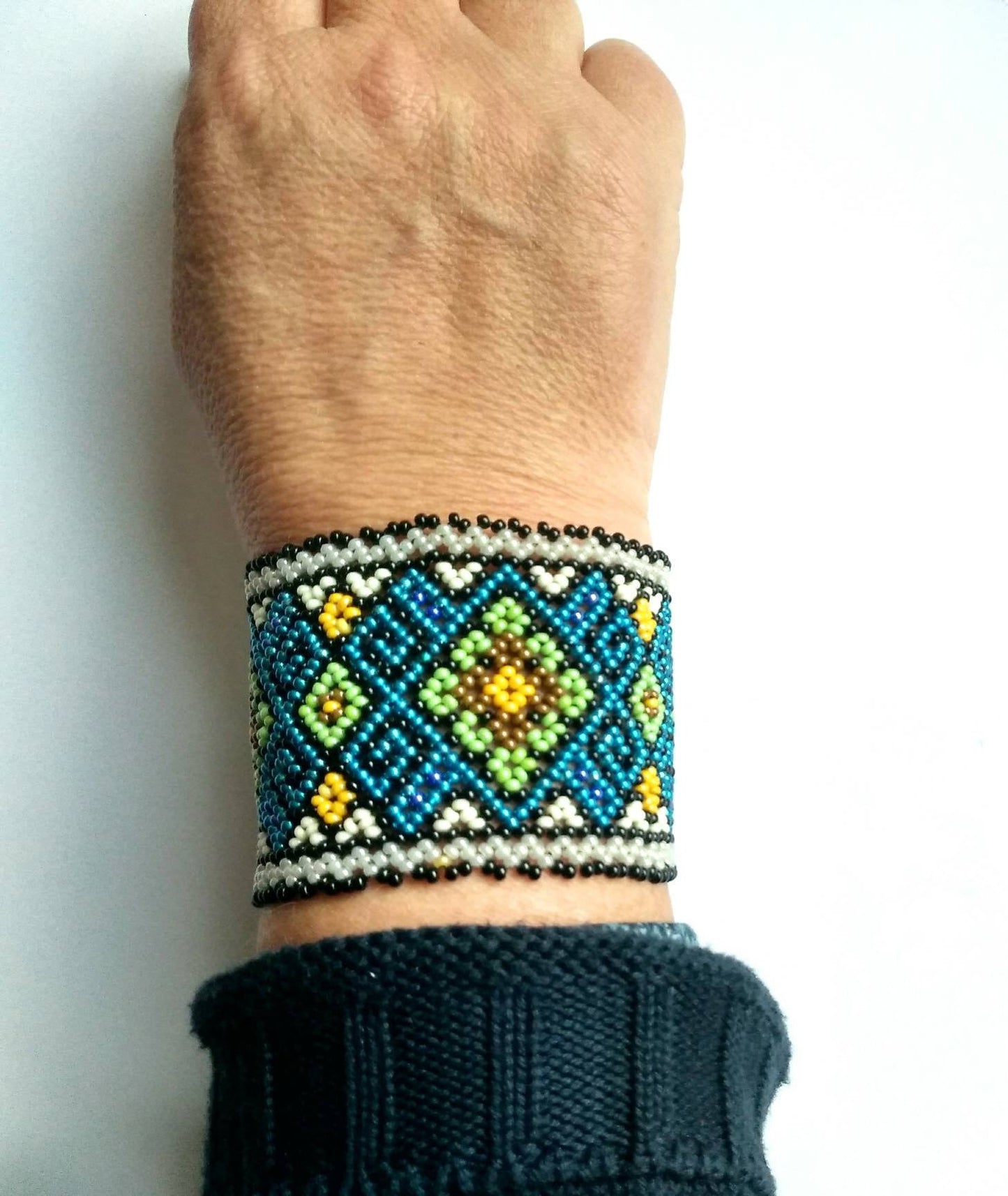 Mexikanisch Huichol Perlenarmband Ethno Native American  indianer style Heilige Geometrie