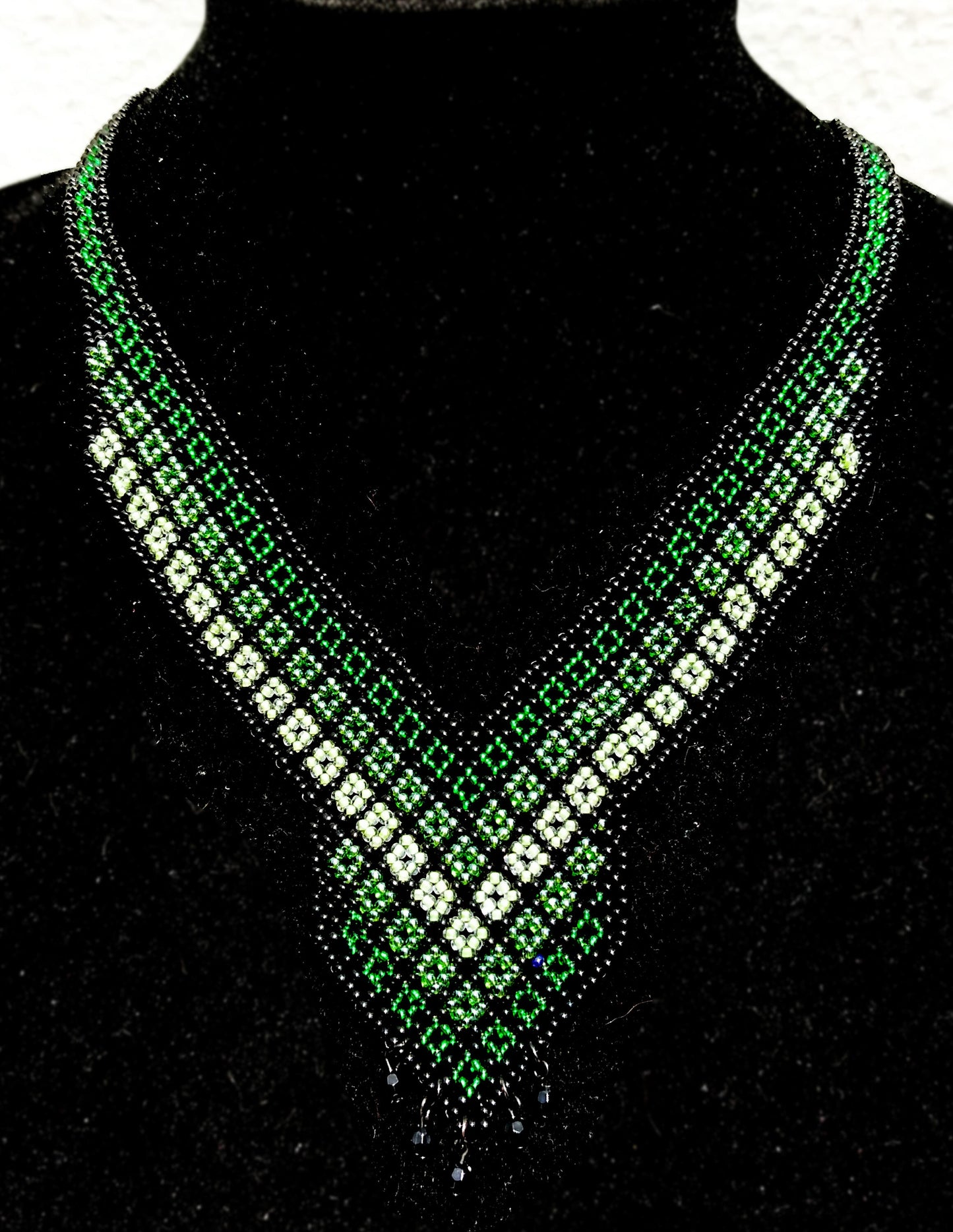 V-Halskette Huichol Halsschmuck Tribal Ethno Boho Perlenkette Grün