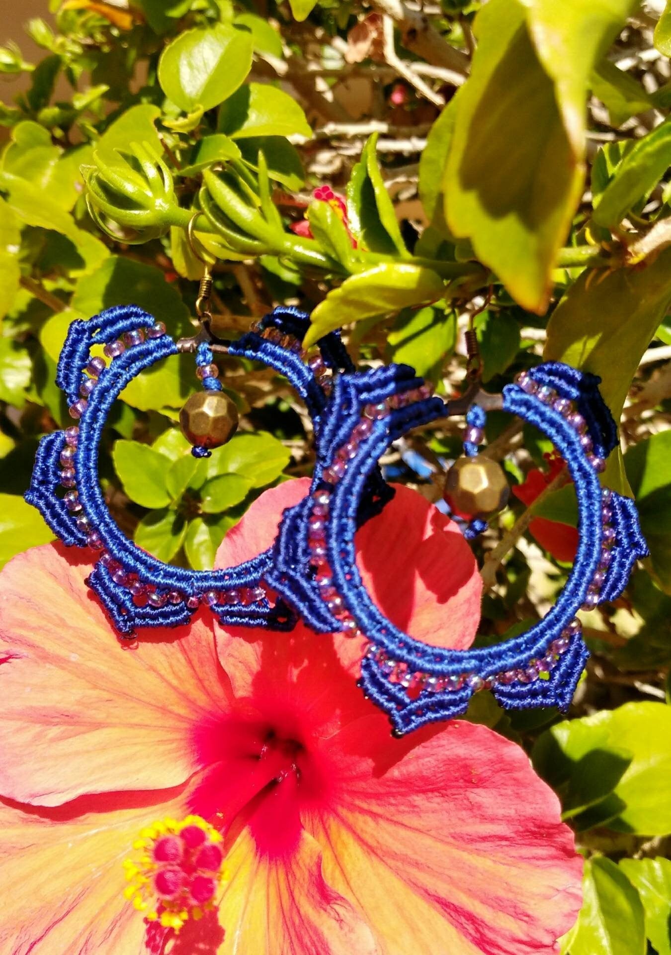 Makrame Ohrringe Tribal Creolen mit Perlen Blau Boho Schmuck