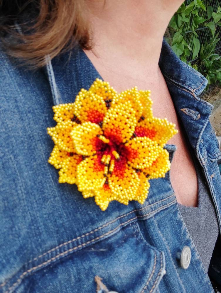 Gelbe Blume Haarclip aus Glasperlen Huichol Style Haar-Accessoires