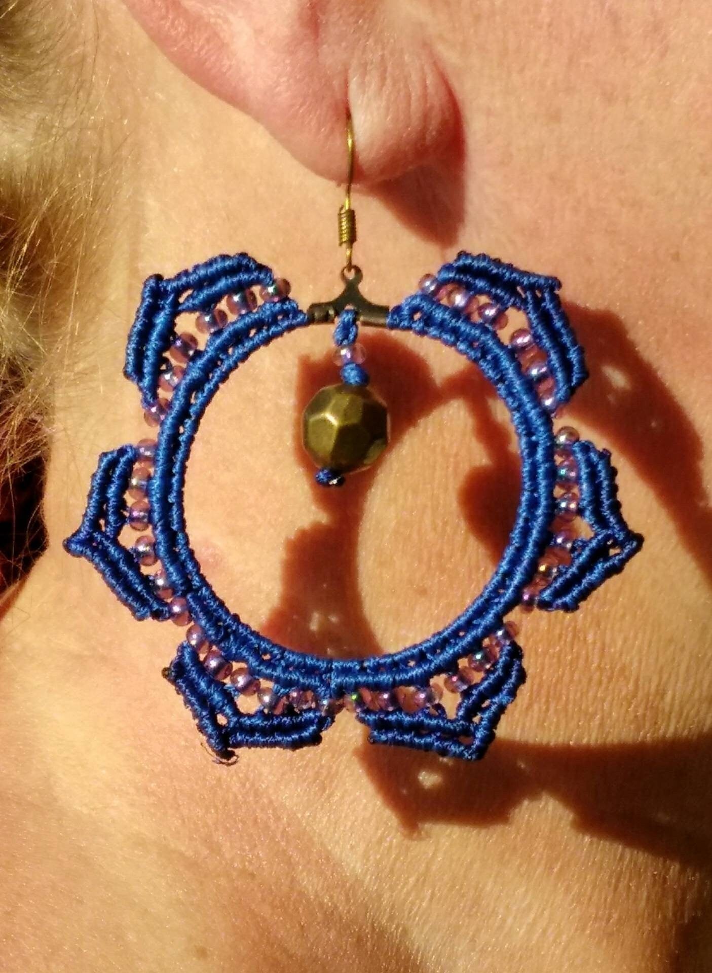 Makrame Ohrringe Tribal Creolen mit Perlen Blau Boho Schmuck
