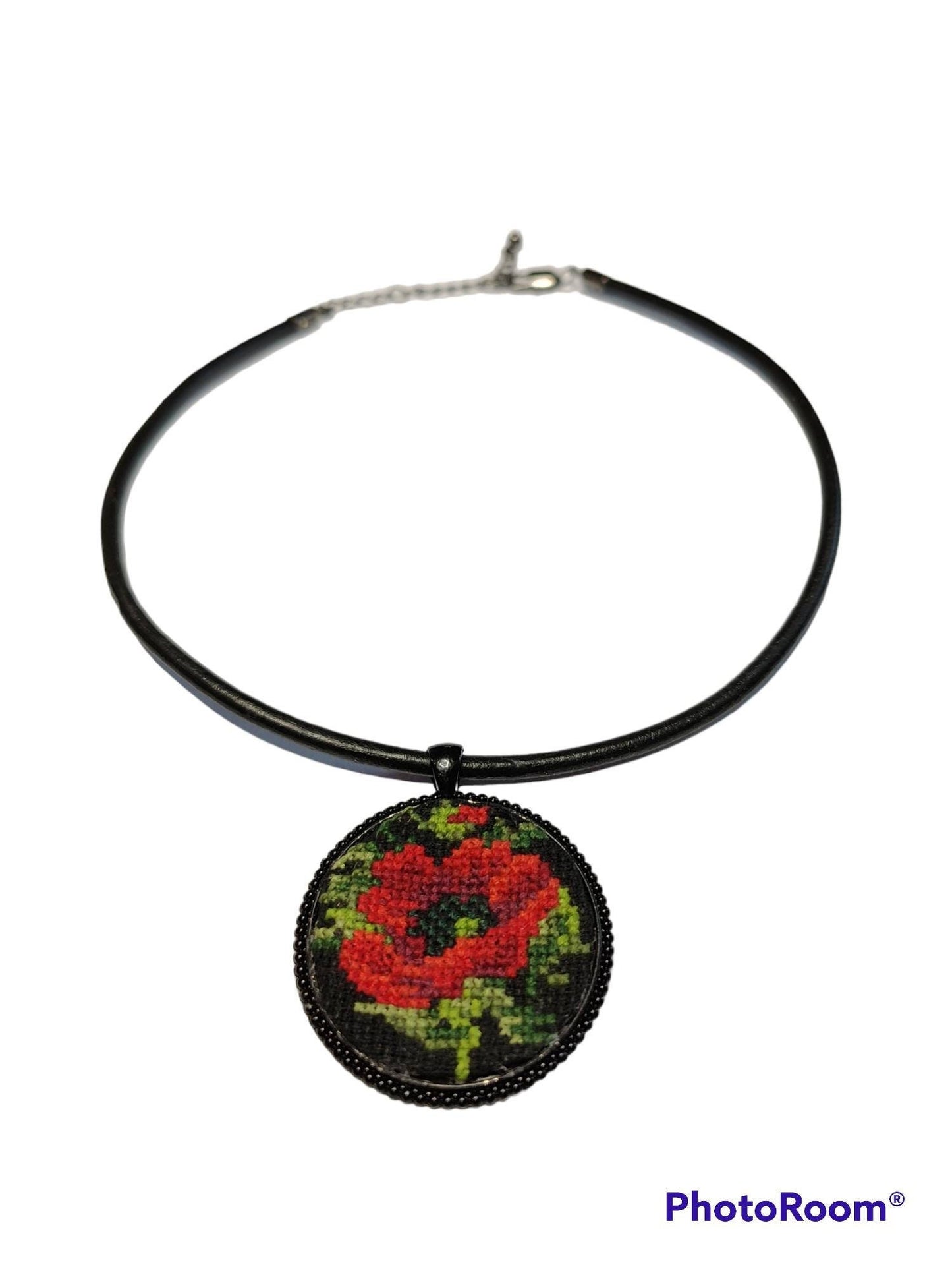 Halskette Choker mit bestickten Medaillon Blumenmuster Mohnblume Ethno