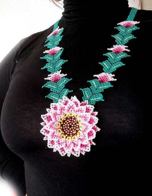 Halskette Perlenkette mit 3D Blumen Huichol Ethno Indianisch