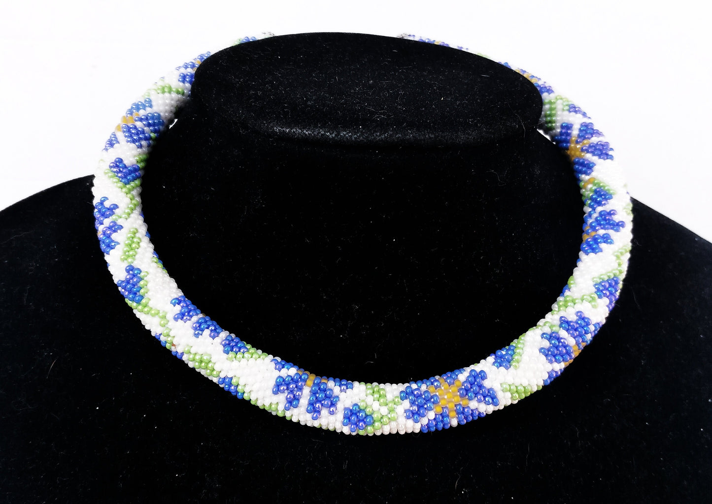 Necklace from beads with wildflowers