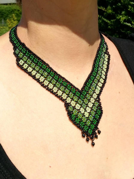 V-Halskette Huichol Halsschmuck Tribal Ethno Boho Perlenkette Grün